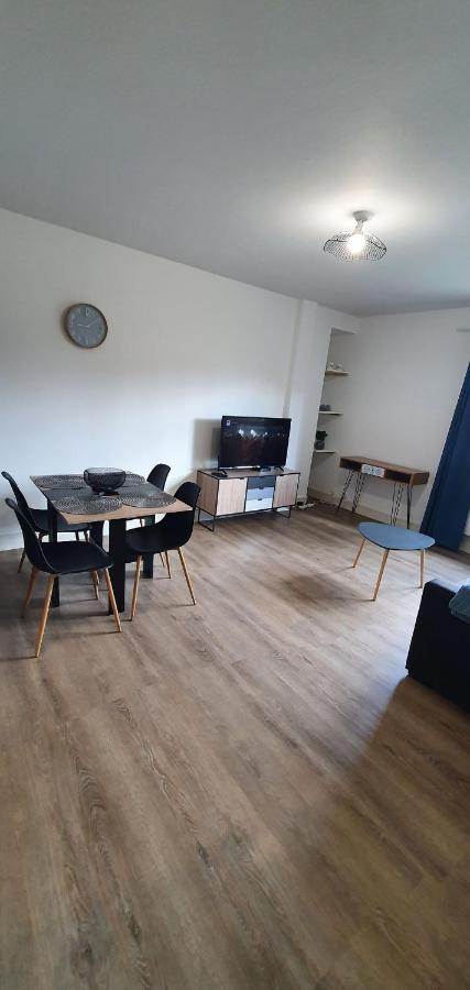 Beau T2 En Centre Ville Avec Place De Parking Auto Velo Blois Kültér fotó